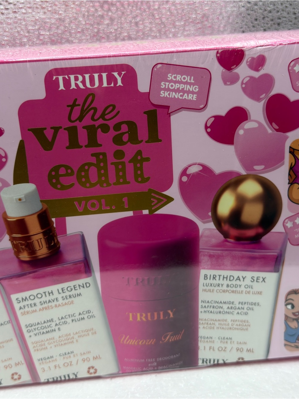 TRULY The Viral Edit Vol. 1 Pink Bath & Body Gift Set - Picture 4 of 5